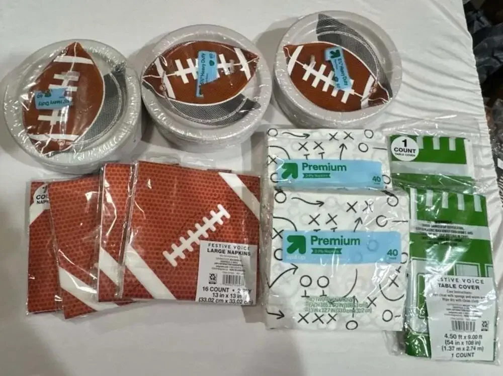 843  Football Themed Party Supplies Set Including Plates, Napkins, & Table Cover